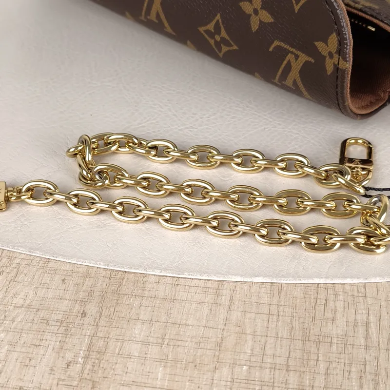 Louis Vuitton Crossbody Bag IVY Monogram PVC Small 23.5 × 4.3 × 12 cm — detail view 7 of 11