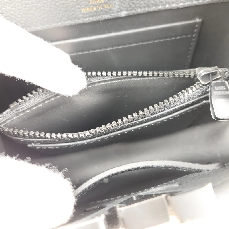 Louis Vuitton Crossbody Bag Capucines East West Black Calfskin Mini 22 × 8 × 12 cm — detail view 10 of 13