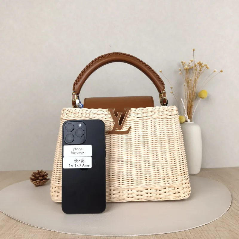 Louis Vuitton Top Handle Bag Capucines Brown · Calfskin BB27 × 9 × 18 cm — cover view 3 of 5