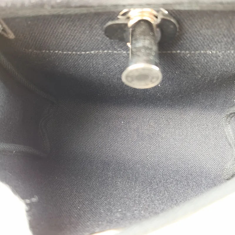 Hermès Crossbody Bag Herbag Zip 20 Black Canvas Mini 20.5 × 7 × 16.5 cm G — detail view 13 of 15