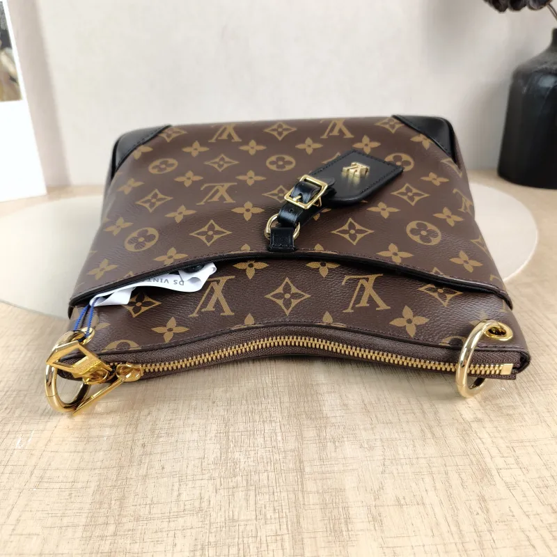 Louis Vuitton Crossbody Bag ODEON Monogram PVC Small 24 × 8 × 22 cm — detail view 8 of 14