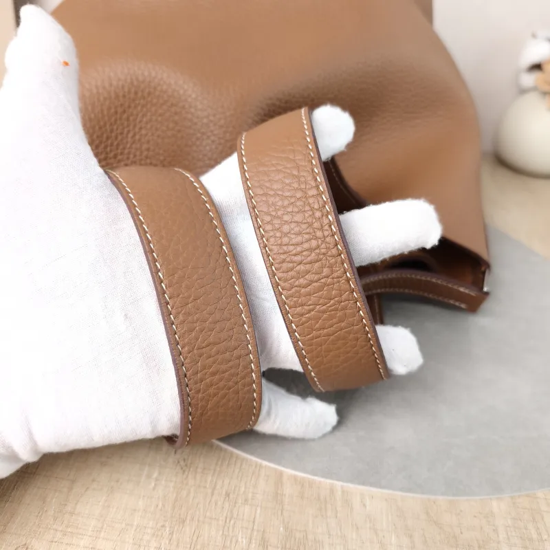 Hermès Top Handle Bag Picotin Lock 22 22 37 Brown TC Calfskin Medium 22 × 17 × 21 cm W — detail view 4 of 12