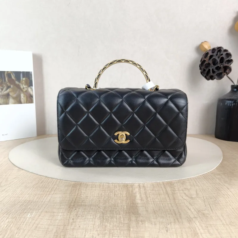 Chanel Crossbody Bag Black with Gold-Tone Hardware Lambskin One Size 25 × 10 × 16 cm
