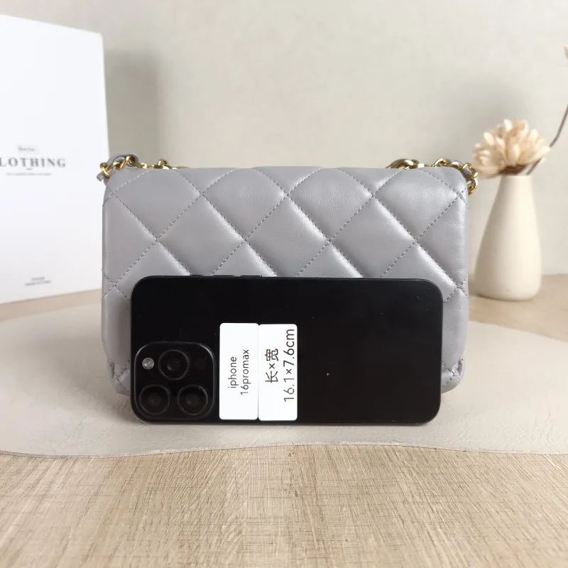 Chanel Crossbody Bag Grey Lambskin One Size 20 × 9 × 13.5 cm — cover view 4 of 5