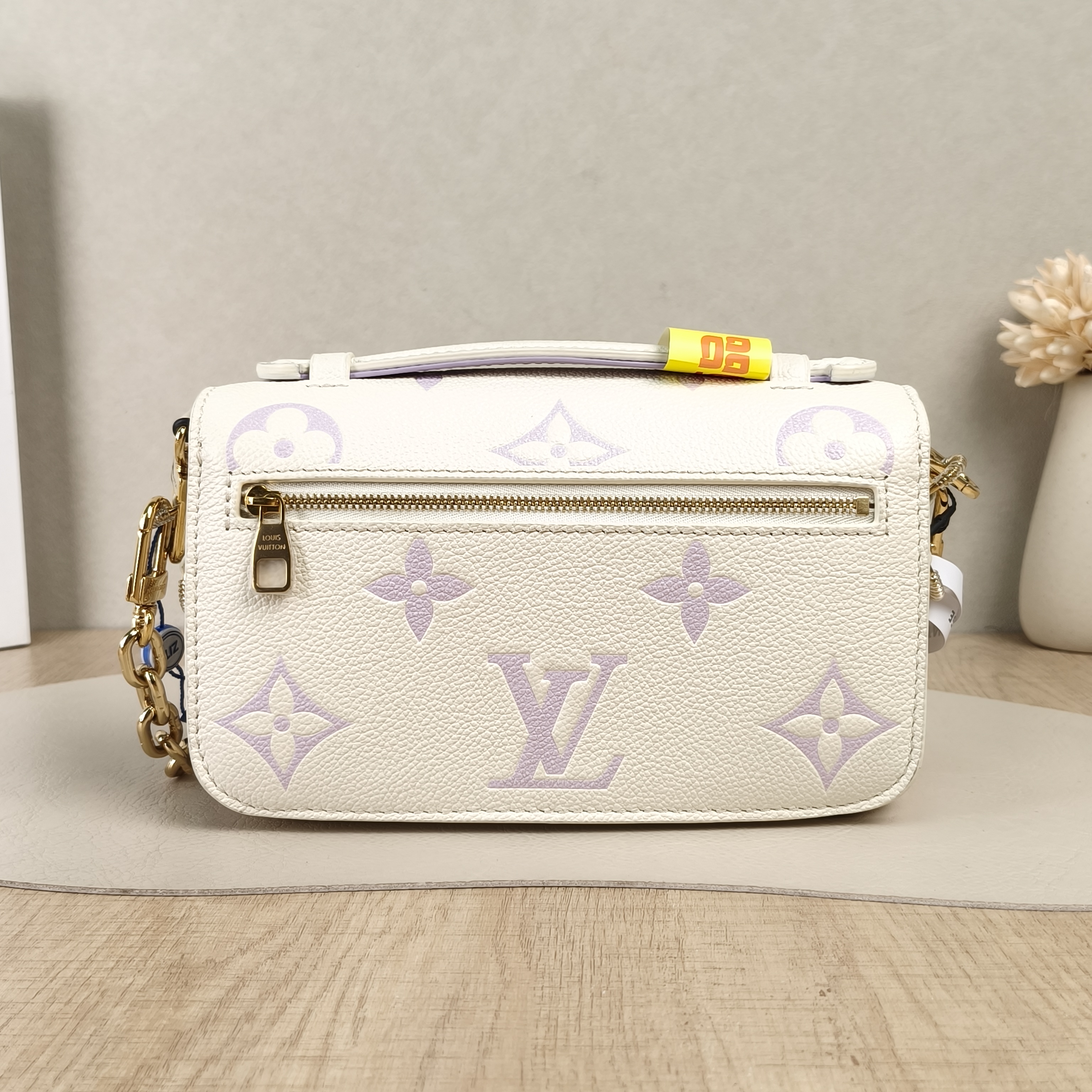 Louis Vuitton Crossbody Bag Pochette Métis East West White · Empreinte Embossed Calfskin Monogram Small21.5 × 6 × 13.5 cm — cover view 2 of 5