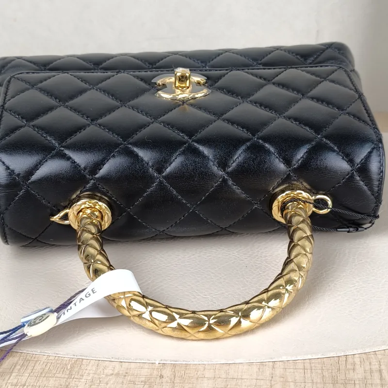 Chanel Crossbody Bag Coco Handle​Black Calfskin Small24 × 10 × 14 cm — detail view 2 of 13
