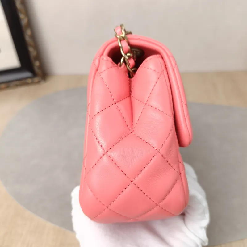 Chanel Crossbody Bag Pink Lambskinmini17 × 8 × 13.5 cm — detail view 11 of 19