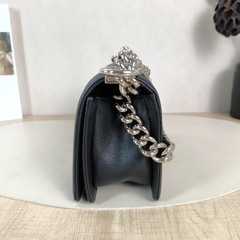 Chanel Crossbody Bag v leboy Black Grained Calfskin Small 20.5 × 8.5 × 12 cm 29 — detail view 6 of 11