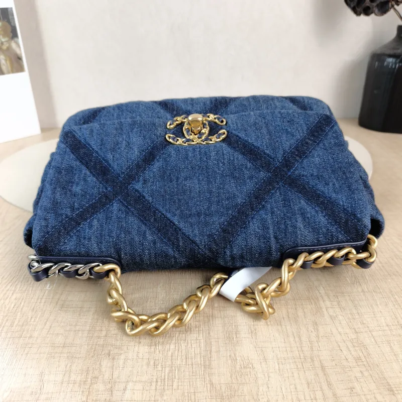 Chanel Crossbody Bag 19Bag Navy Small 26 × 9 × 16 cm — detail view 7 of 12