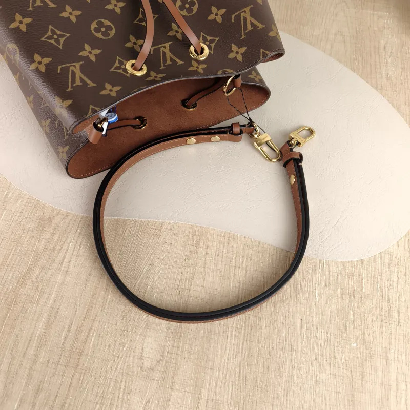 Louis Vuitton Shoulder Bag NÉONOÉ Bucket Bag Caramel PVC Medium 26 × 17.5 × 26 cm — detail view 8 of 10