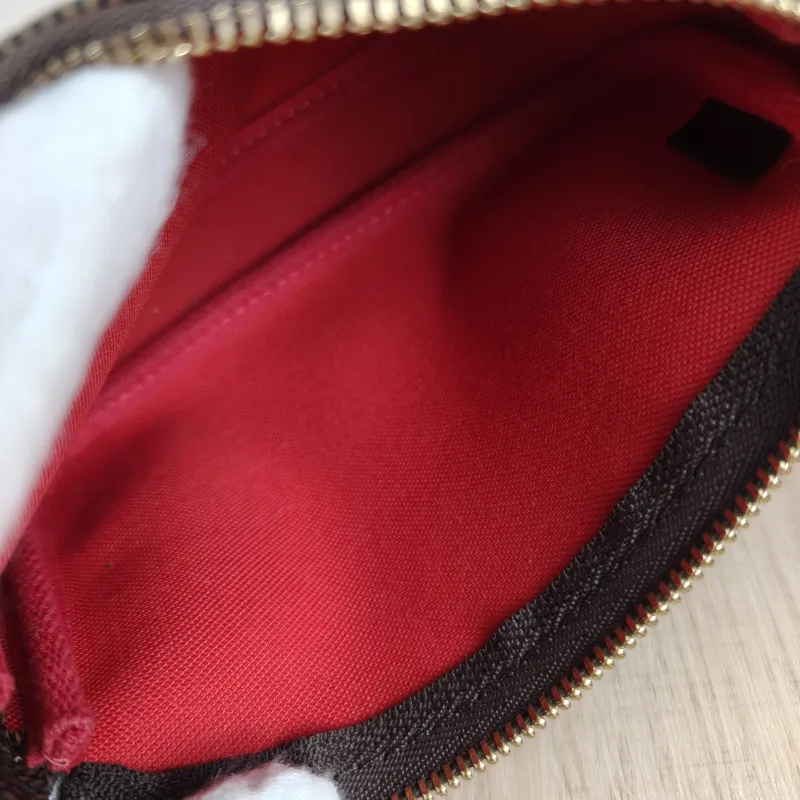 Louis Vuitton Clutch Mini Pochette Accessoires PV Cmini15.5 × 4 × 10.5 cm — detail view 4 of 10