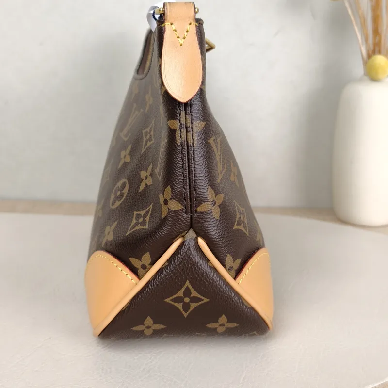 Louis Vuitton Crossbody Bag Boulogne PVC Small 26 × 9.5 × 16 cm — detail view 4 of 10