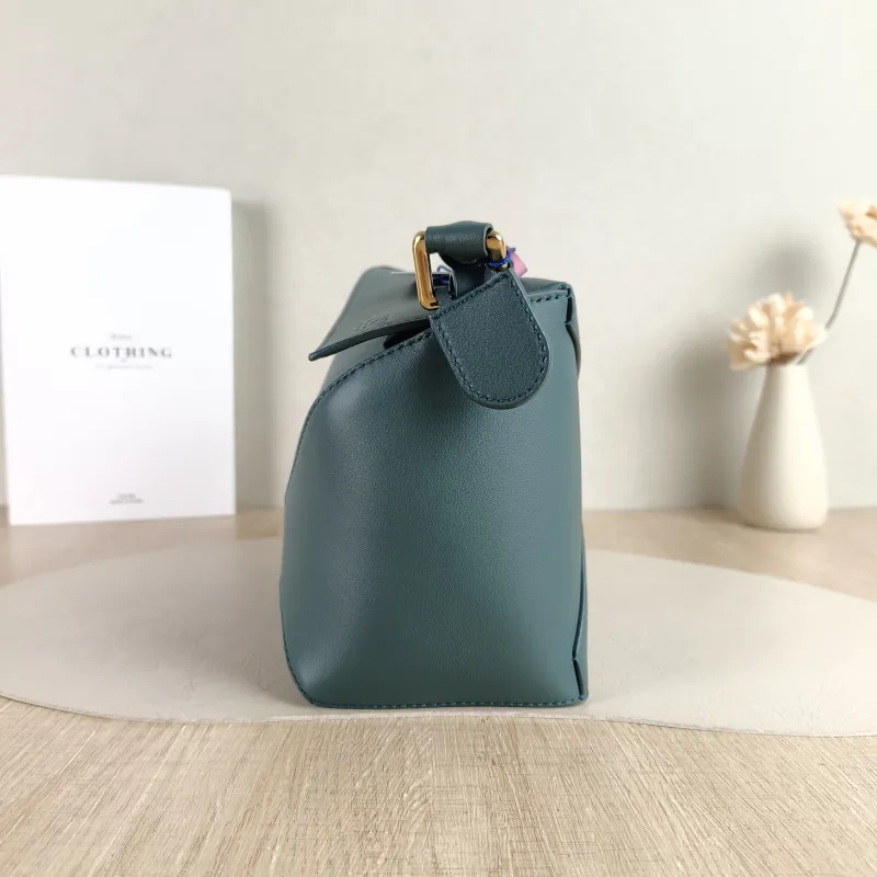 LOEWE Crossbody Bag Puzzle Green CC alfskin Small 24 × 10.5 × 16.5 cm — detail view 3 of 12