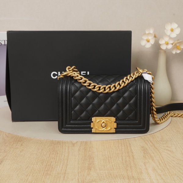 Chanel Crossbody Bag Le Boy​Black Grained Calfskin20.5 × 8.5 × 12 cm