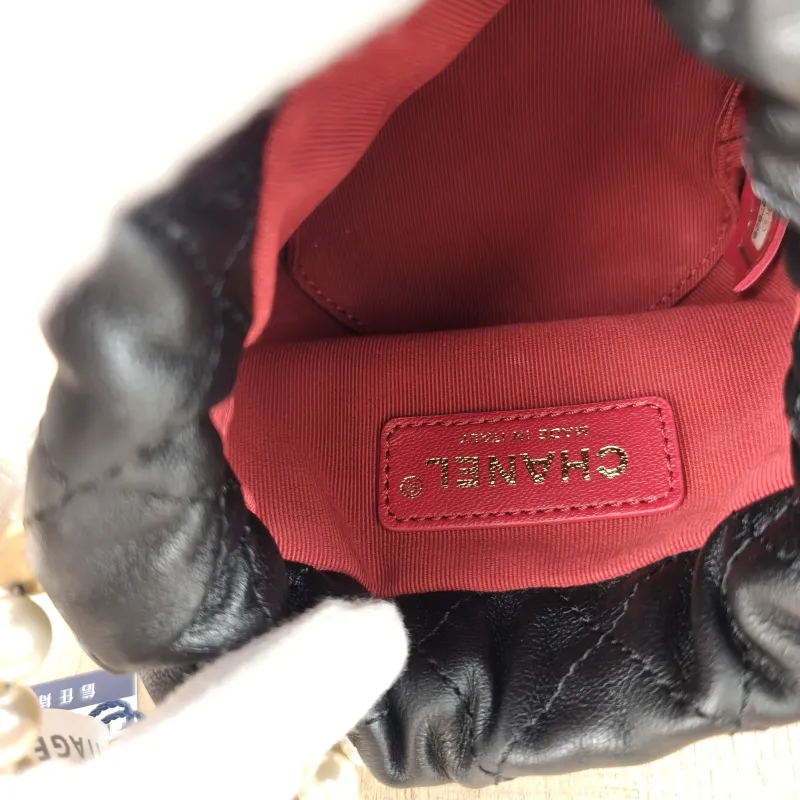 Chanel Crossbody Bag Crossbody Bag Black Calfskinmini12 × 11 × 11 cm — detail view 6 of 14