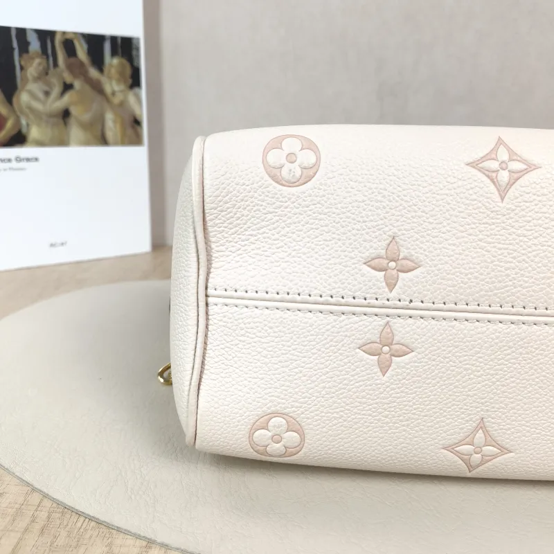 Louis Vuitton Crossbody Bag Speedy20Beige · Pink Empreinte Embossed Calfskin Small20.5 × 12 × 13.5 cm — detail view 3 of 12