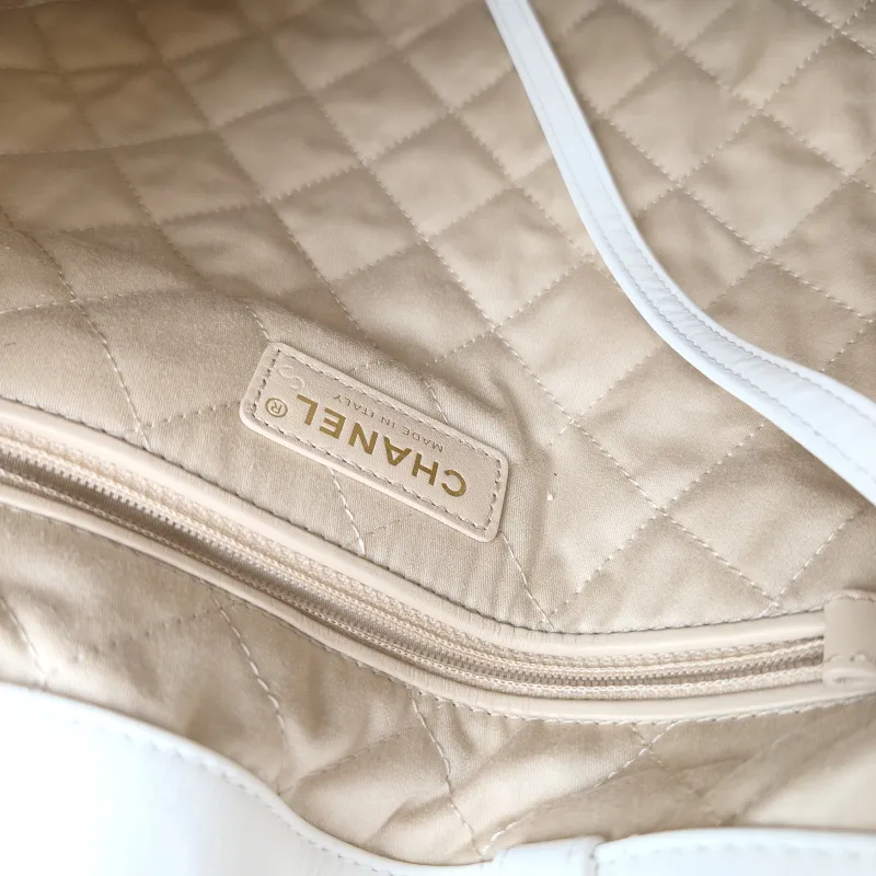 Chanel Backpack22Bag Backpack White Calfskin Small29 × 8 × 34 cm — detail view 6 of 10