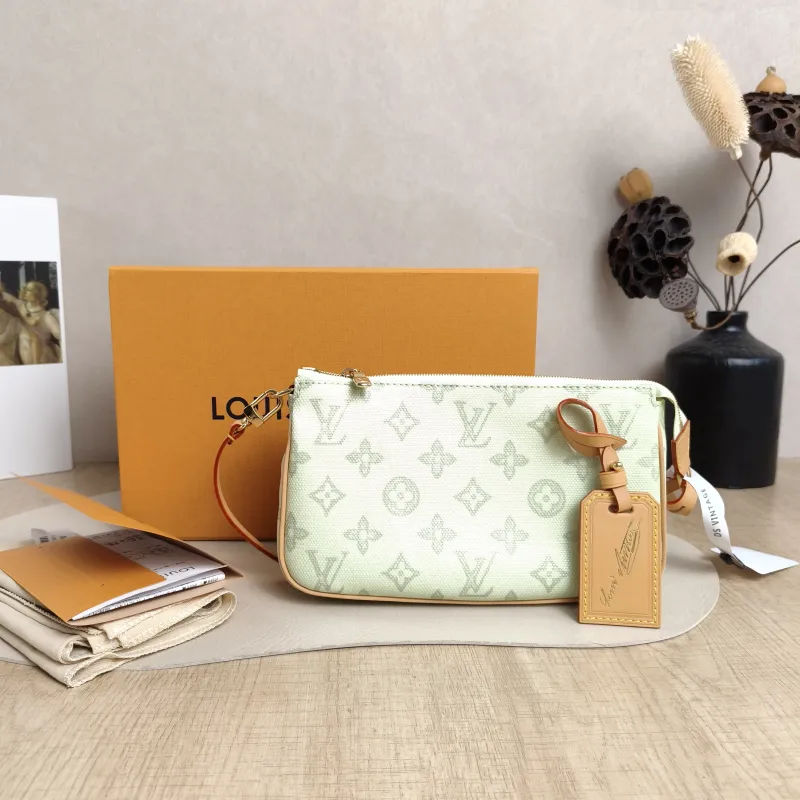 Louis Vuitton Shoulder Bag Pochette Accessoires Green PVC Large23.5 × 4 × 13.5 cm — cover view 5 of 6