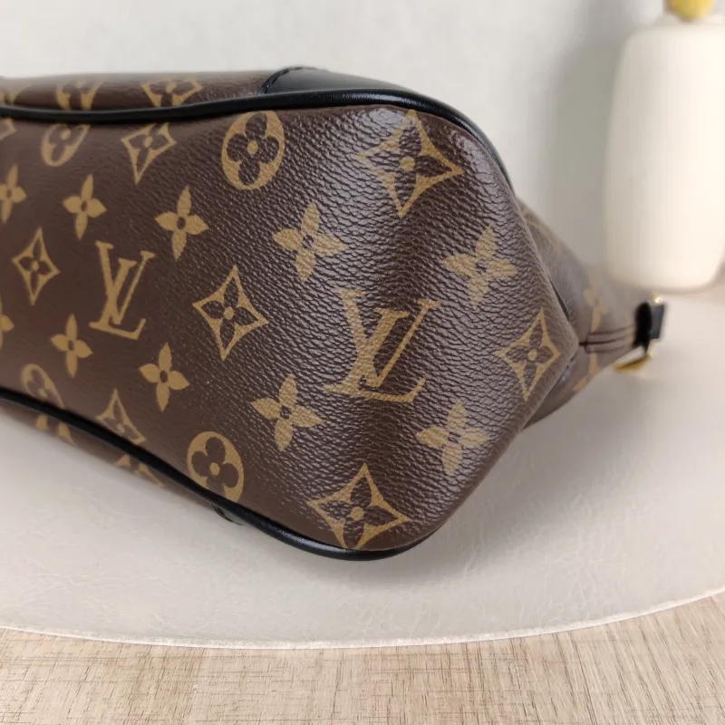 Louis Vuitton Crossbody Bag Boulogne PVC Small 26 × 9.5 × 16 cm — detail view 6 of 13
