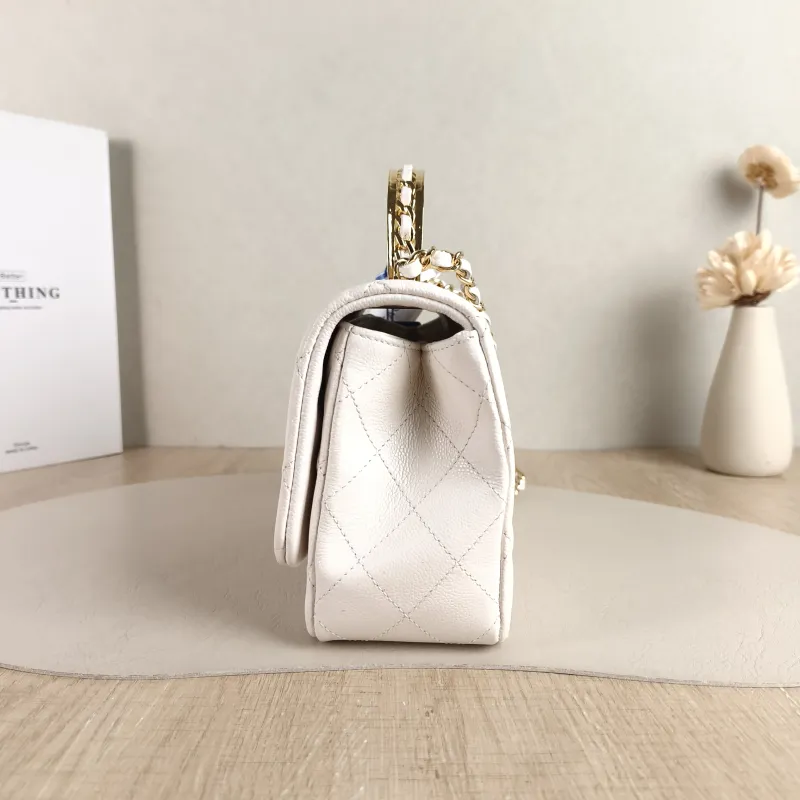 Chanel Crossbody Bag Handle White Grained Calfskin One Size 22 × 7 × 14 cm — detail view 7 of 13