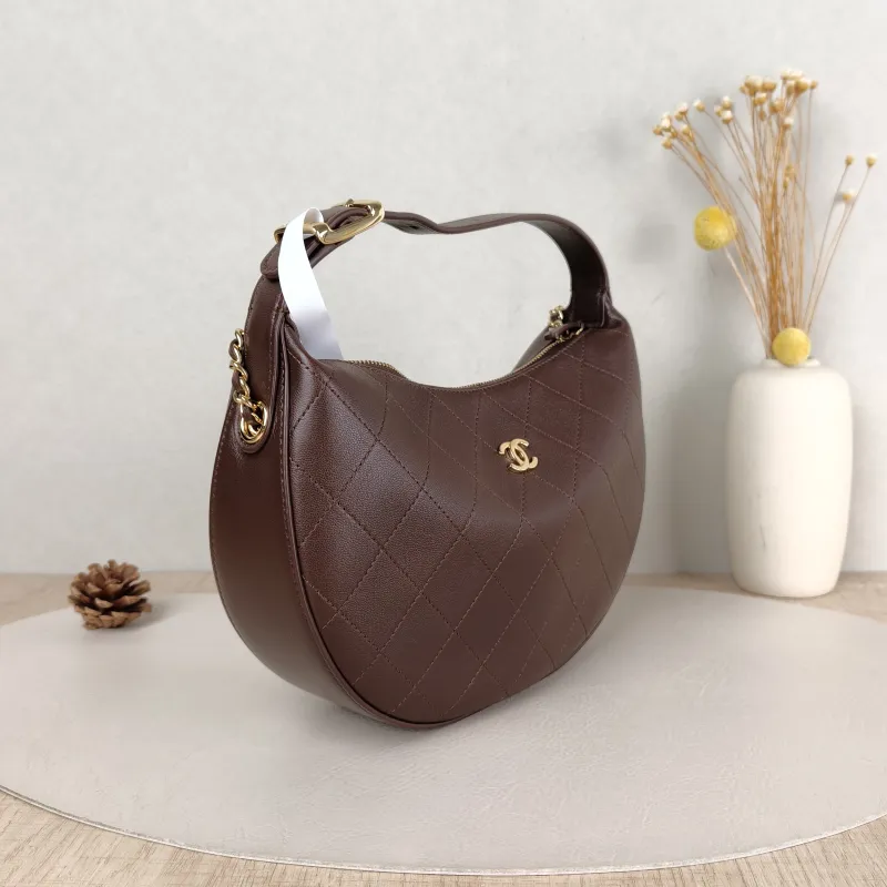 Chanel Shoulder Bag hobo Lambskin One Size 23.5 × 6 × 15 cm — cover view 3 of 5