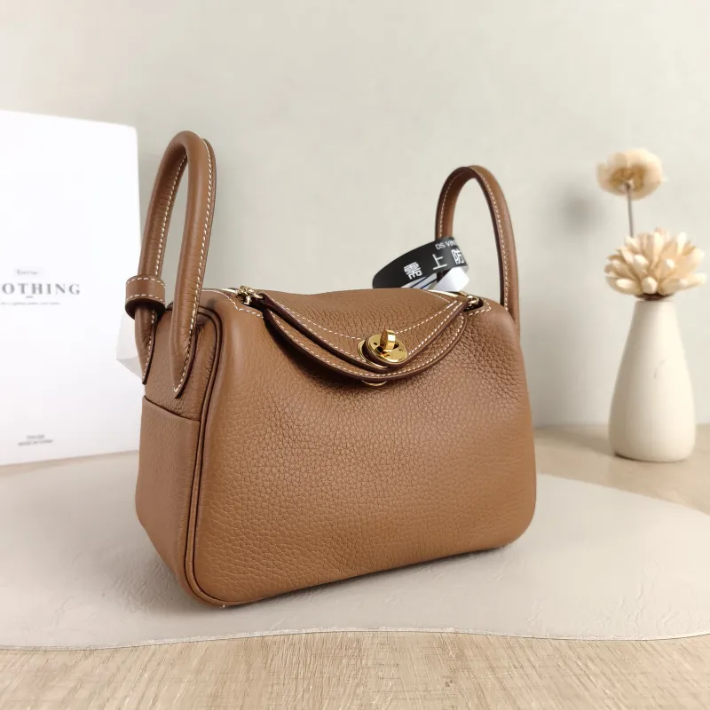 Hermès Crossbody Bag Lindy Mini 19 TC Calfskin Mini 19 × 9.5 × 13 cm G — cover view 2 of 5