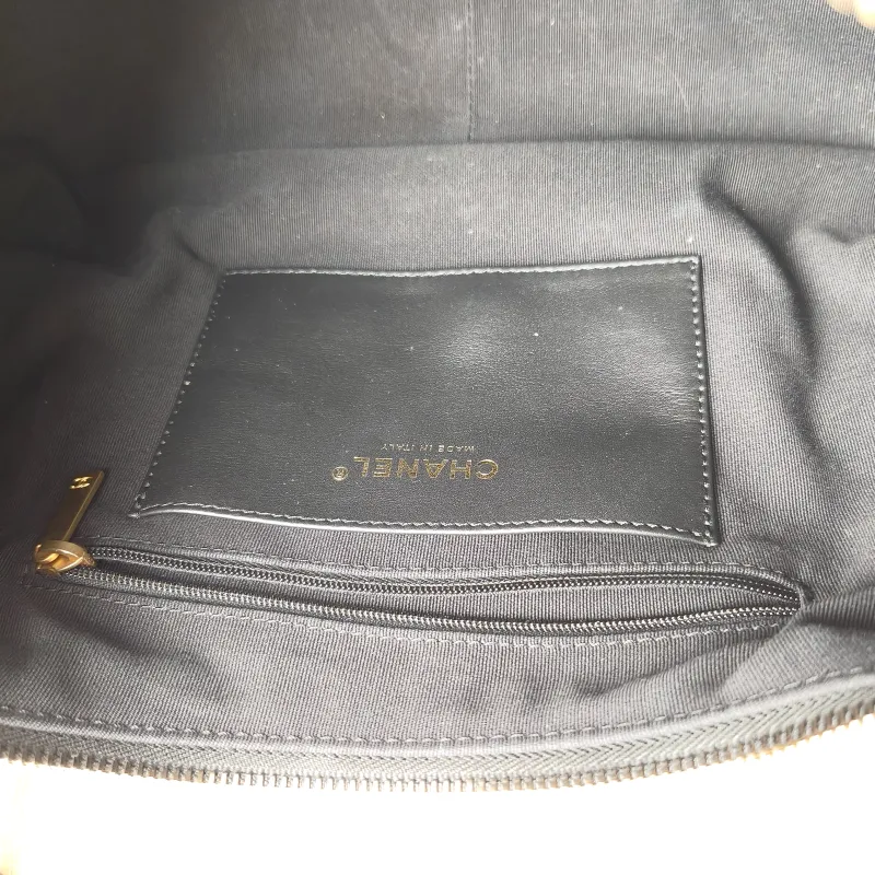 Chanel Shoulder Bag Hobo Shoulder Bag Black Lambskin Small31 × 15 × 22 cm — detail view 4 of 14