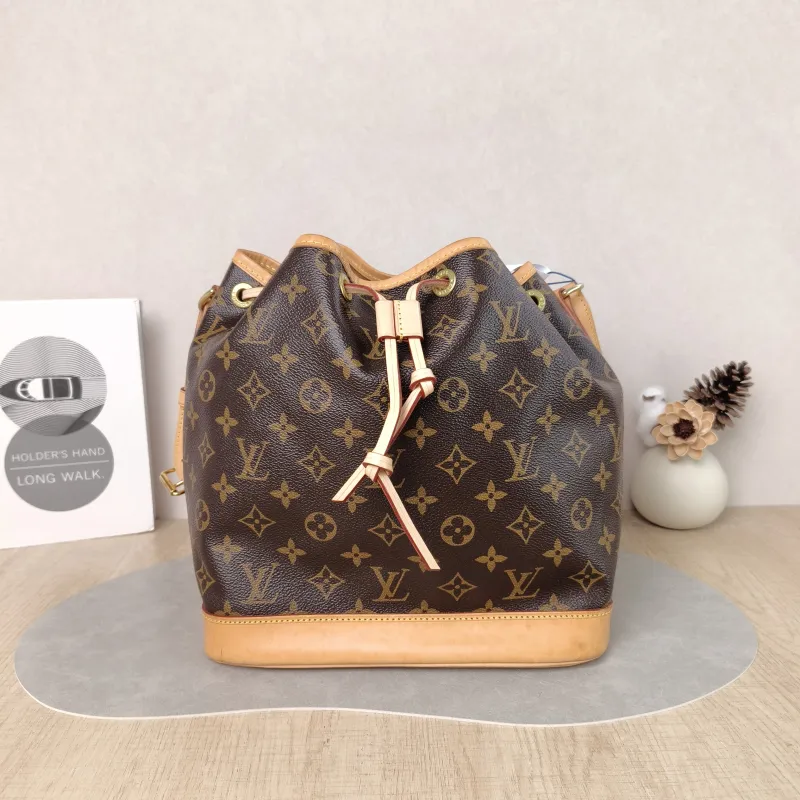 Louis Vuitton Shoulder Bag Petit Noé Bucket Bag Monogram PVC Small 27 × 21 × 27 cm