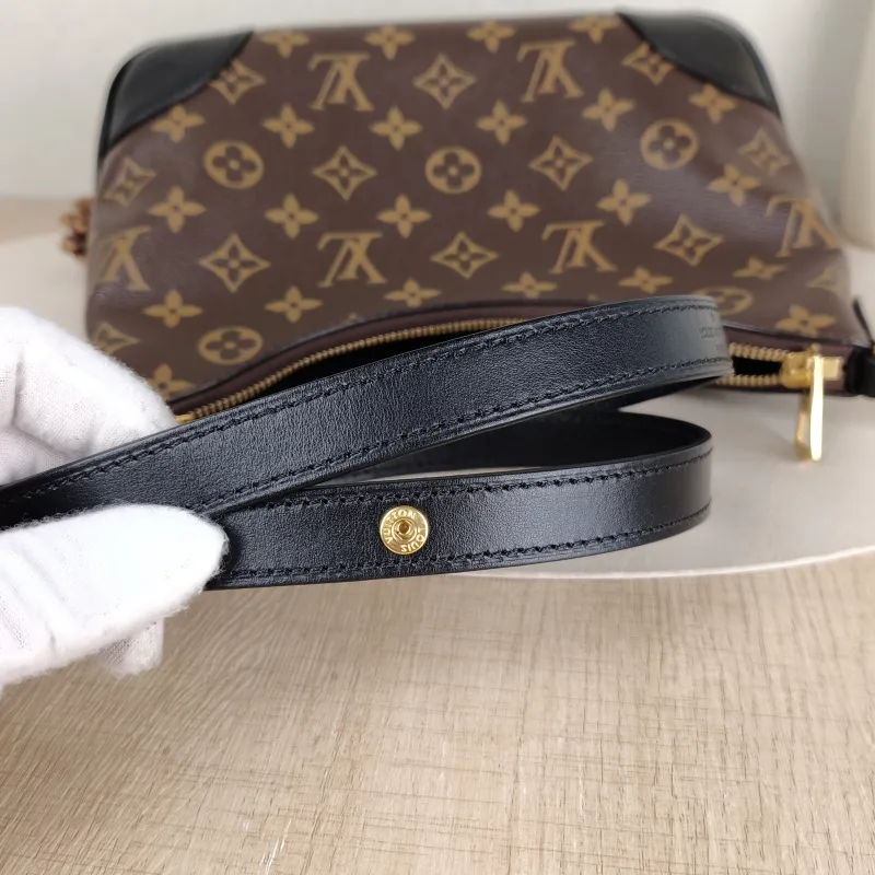 Louis Vuitton Crossbody Bag Boulogne PVC Small26 × 9.5 × 16 cm — detail view 4 of 11