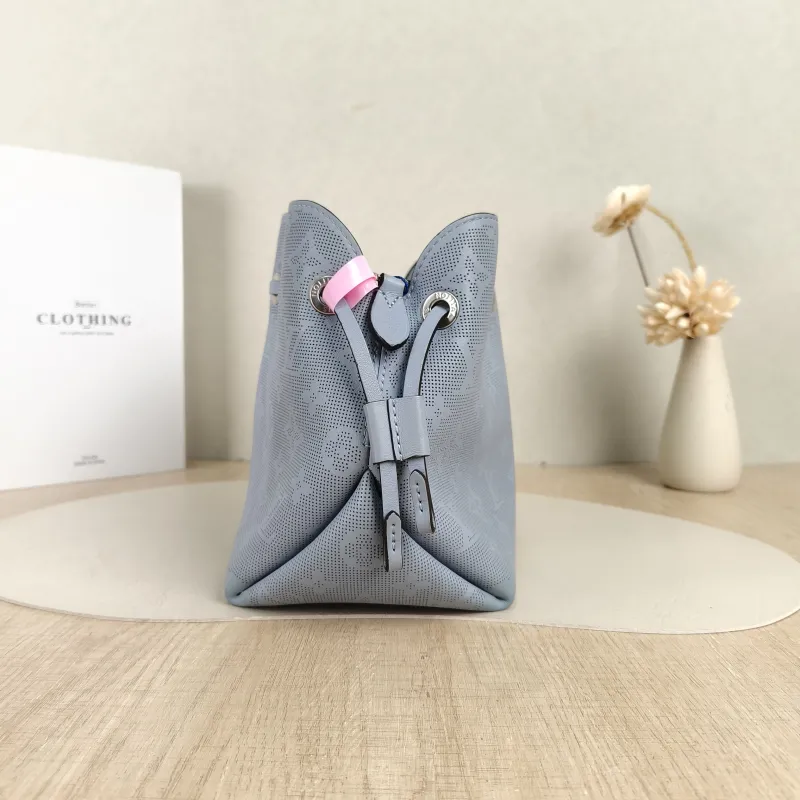 Louis Vuitton Crossbody Bag BELLA Calfskin One Size22 × 14 × 19 cm — detail view 11 of 11
