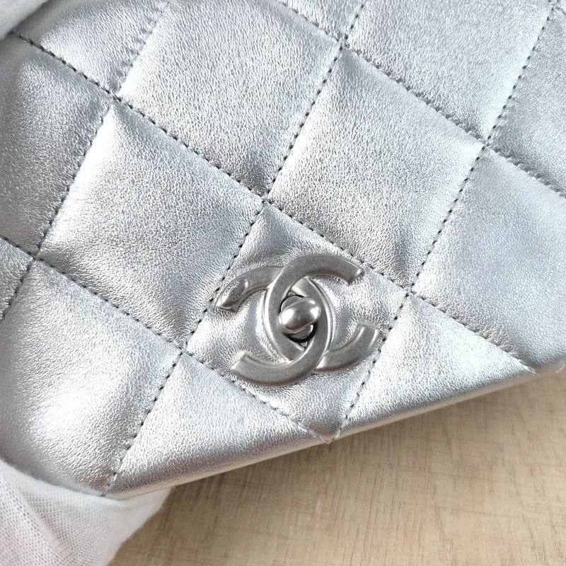 Chanel Shoulder Bag22p Silver Lambskin One Size17.5 × 6 × 12 cm — detail view 10 of 13