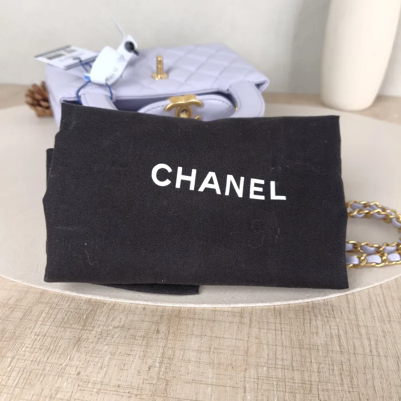 Chanel Crossbody Bag Kelly Lambskin Mini 19 × 7 × 13 cm — detail view 4 of 14