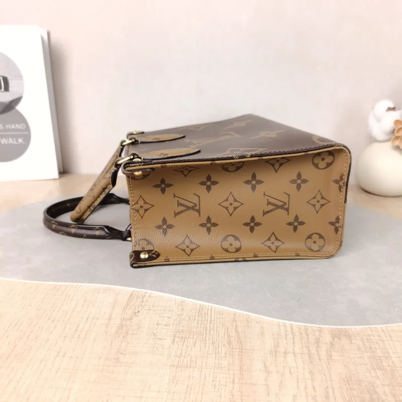 Louis Vuitton Shoulder Bag Onthego Monogram PVC Small 25 × 11.5 × 19 cm — detail view 7 of 11