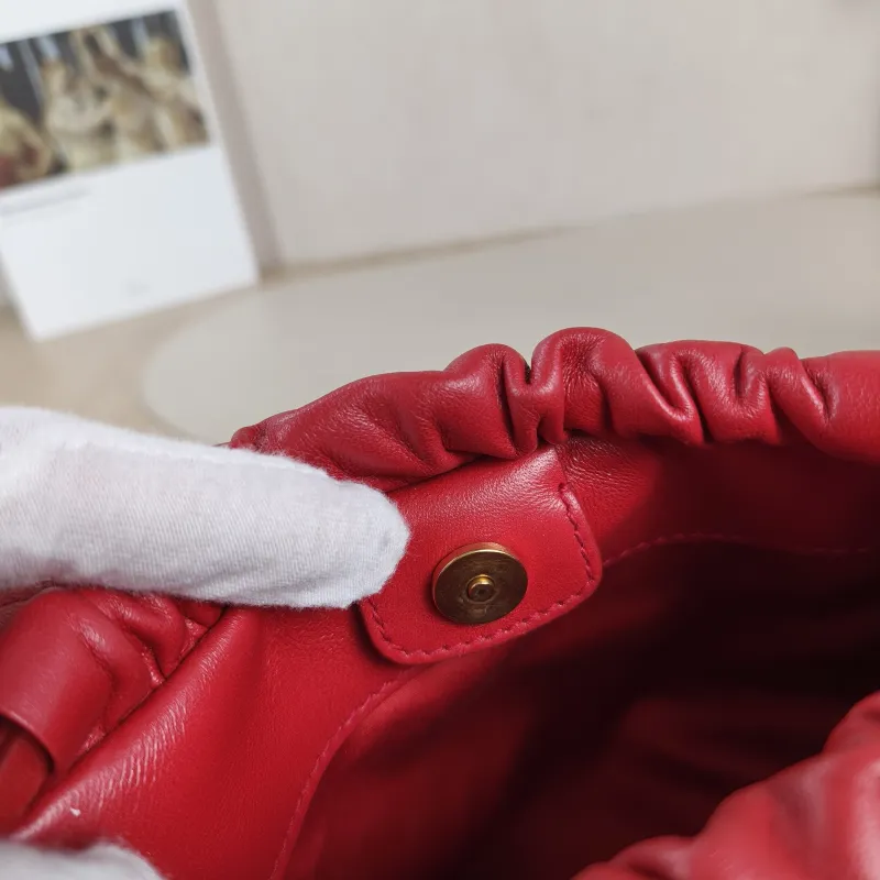 Miumiu Shoulder Bag Joie Shoulder Bag Red Lambskin 22 × 7 × 12 cm — detail view 6 of 11