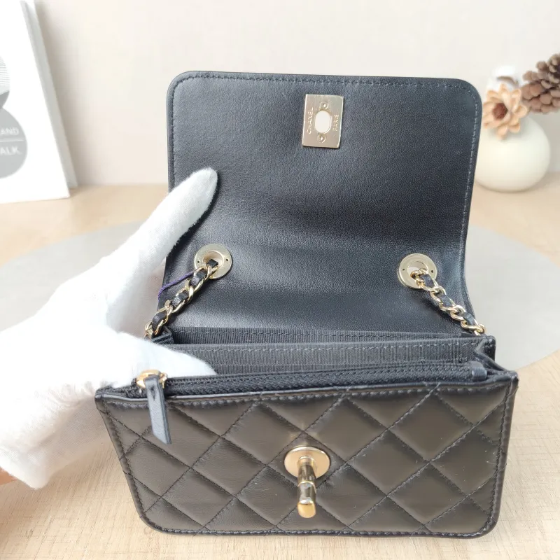 Chanel Crossbody Bag trendy cc woc Black with Gold-Tone Hardware Lambskin One Size 15.5 × 3.5 × 11 cm 30 — detail view 2 of 13