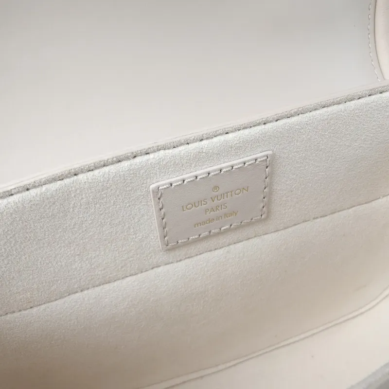 Louis Vuitton Crossbody Bag Hide and Seek Messenger Bag White Epi Embossed Calfskin 21 × 8 × 15 cm — detail view 9 of 11