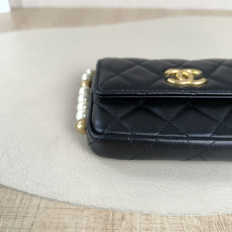 Chanel Crossbody Bag Pearl Crossbody Bag Black Calfskin One Size12 × 4 × 9 cm — detail view 4 of 11