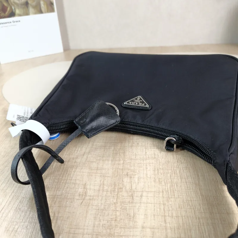 PRADA Shoulder Bag Re-Edition 2005 Hobo Black Nylonmini22 × 6.5 × 18 cm — detail view 3 of 11