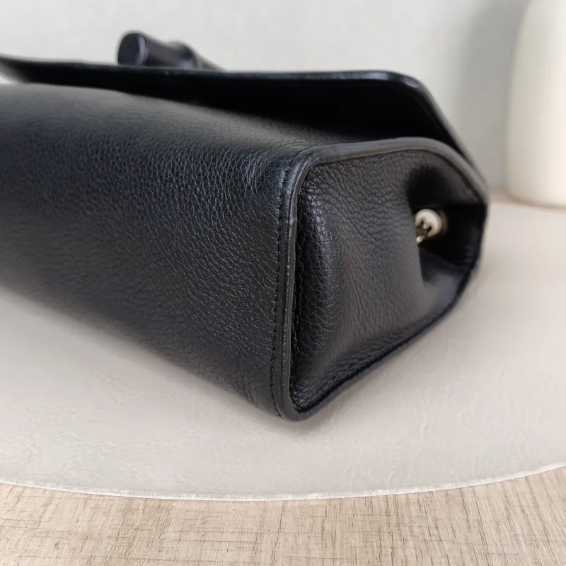 GUCCI Crossbody Bag Crossbody Bag Black Calfskin One Size 25.5 × 8 × 16 cm — detail view 11 of 11
