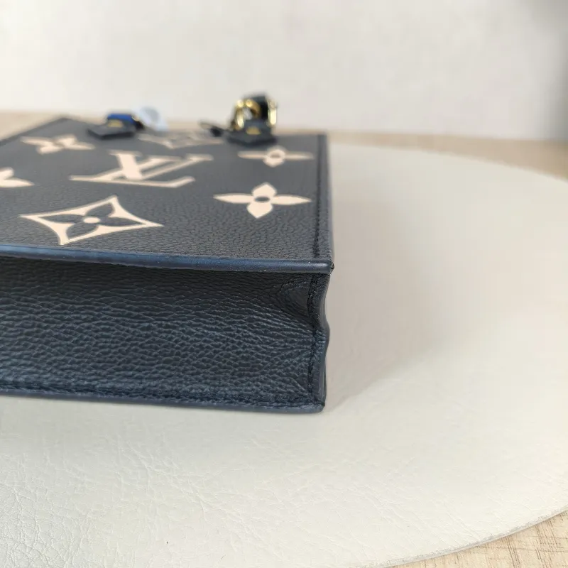 Louis Vuitton Crossbody Bag PETIT SAC PLAT Mini Calfskinmini14 × 5 × 17 cm — detail view 10 of 11