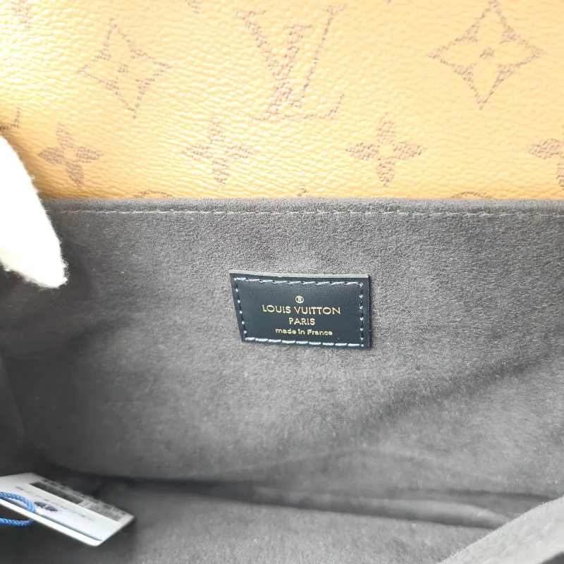 Louis Vuitton Crossbody Bag Pochette Métis Monogram Colorblock PVC Medium 25 × 7 × 19 cm — detail view 12 of 14