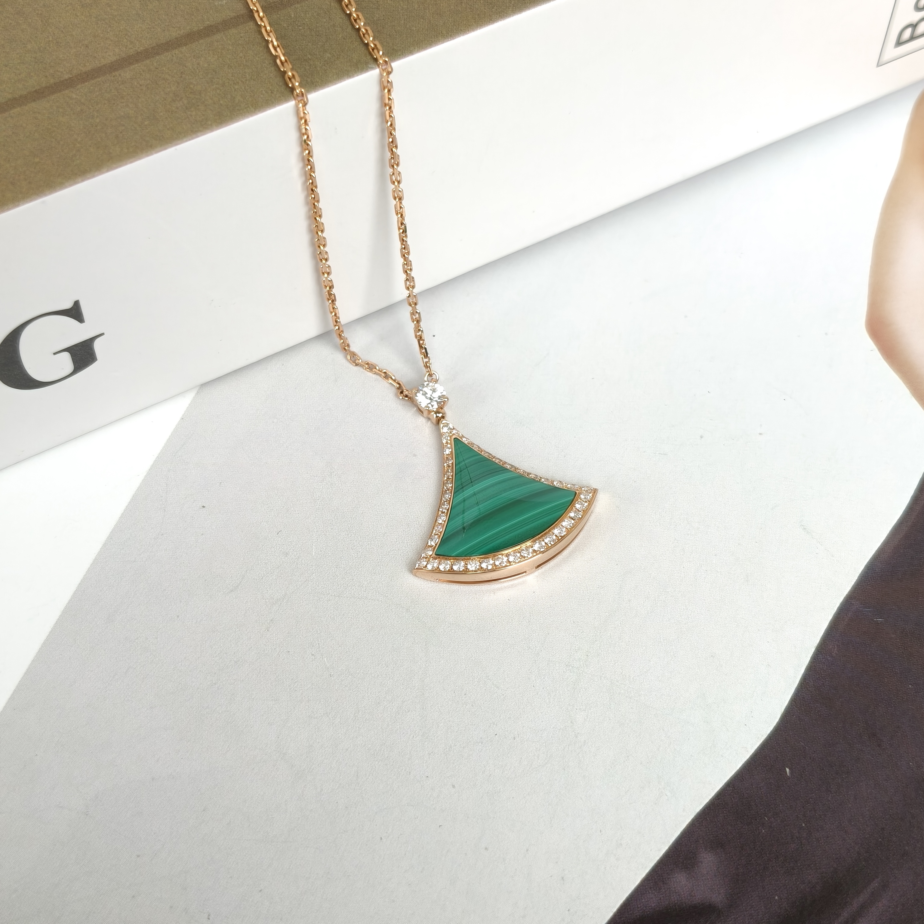 Bvlgari Divas'Dream Pavé Diamond Necklace 18k Rose Gold · Authenticity Card · Box · 42㎝ — cover view 7 of 10