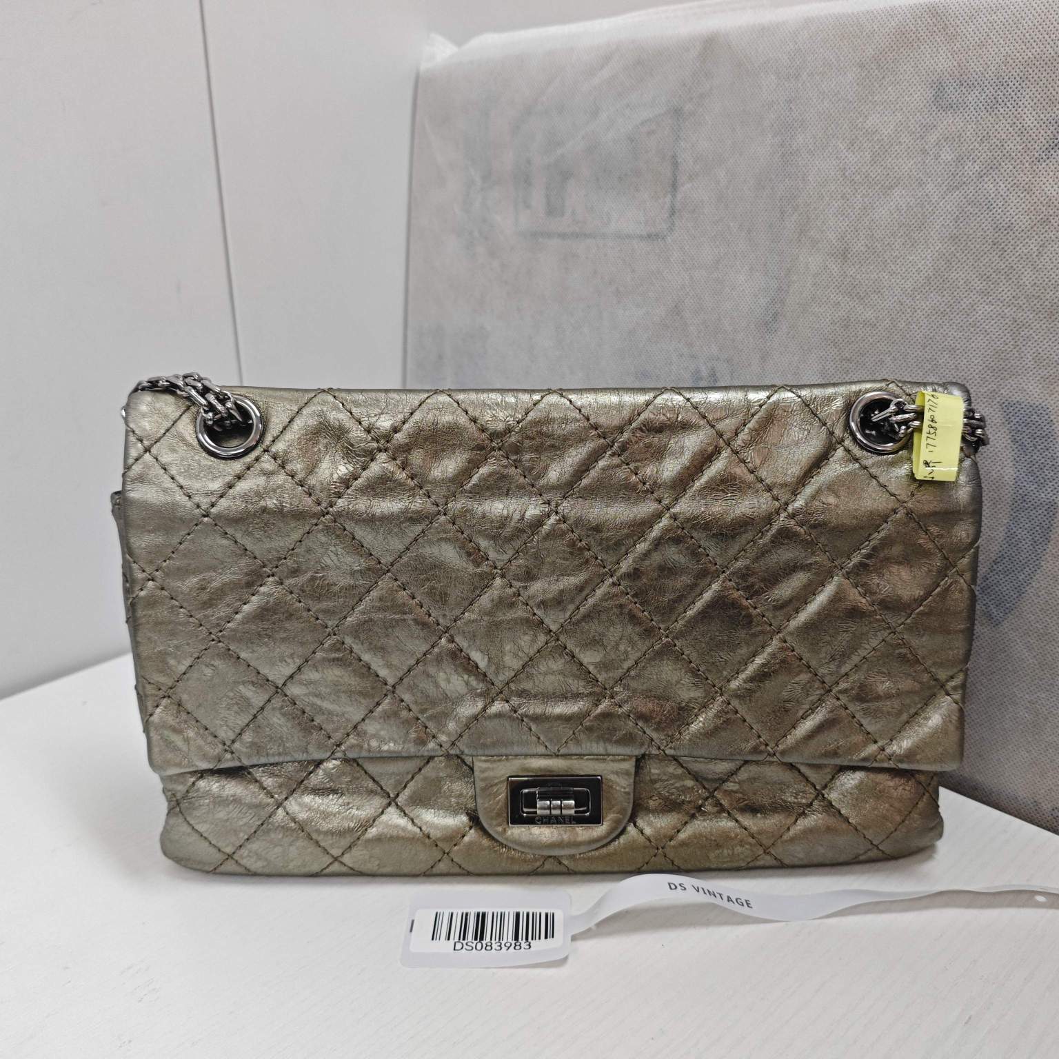 Chanel 2.55Medium Silver Calfskin11 · 28 × 7.5 × 19.5 cm
