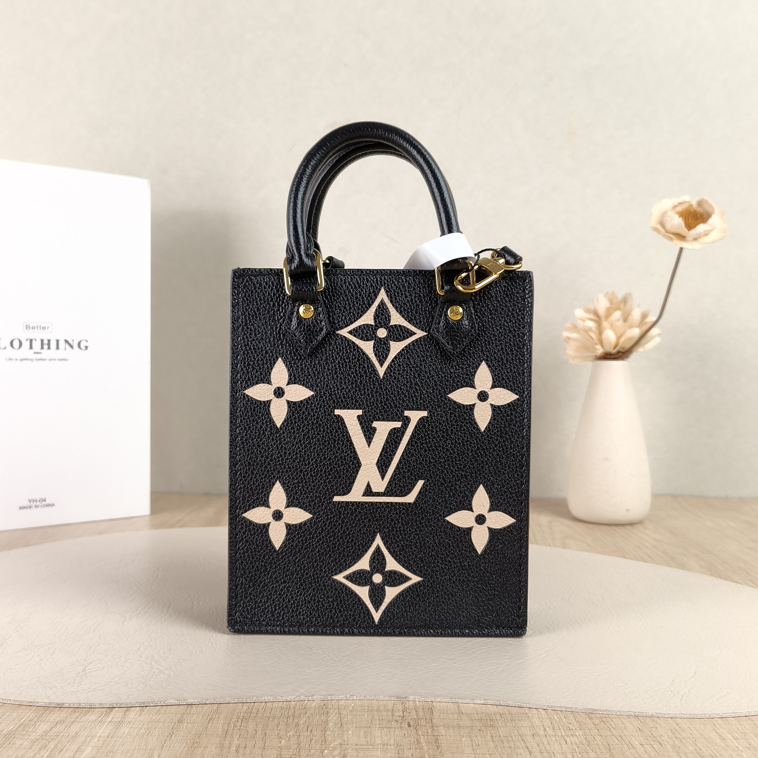 Louis Vuitton Crossbody Bag PETIT SAC PLAT Mini Calfskinmini14 × 5 × 17 cm
