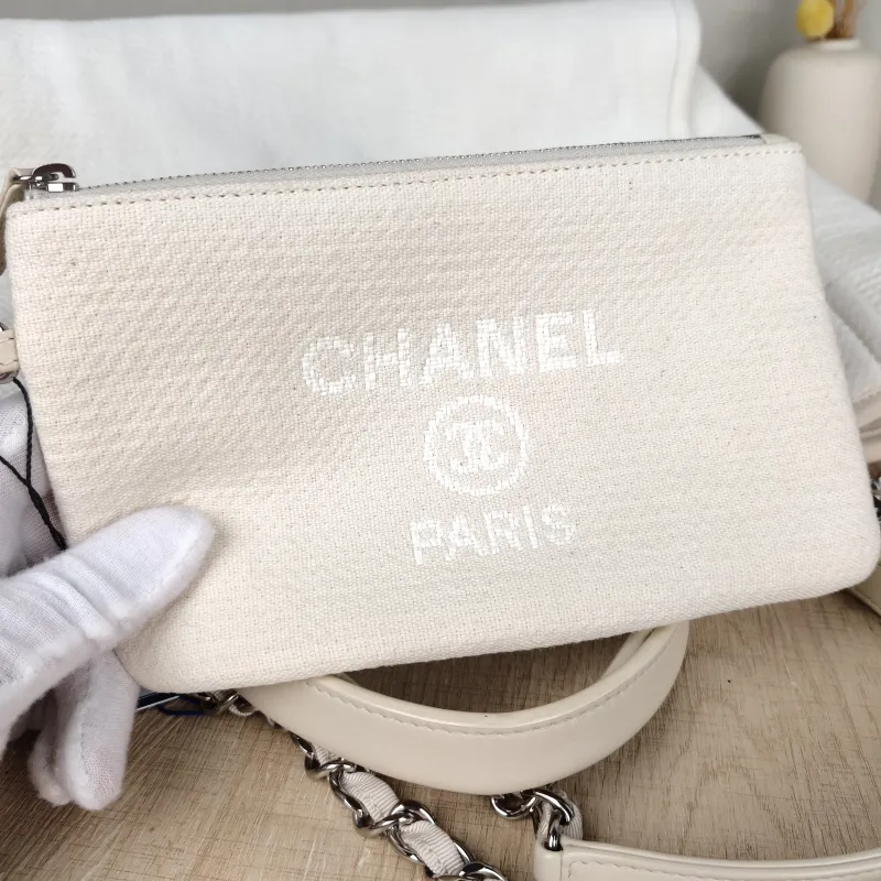 Chanel Shoulder Bag White 38 × 19 × 29.5 cm — detail view 6 of 15