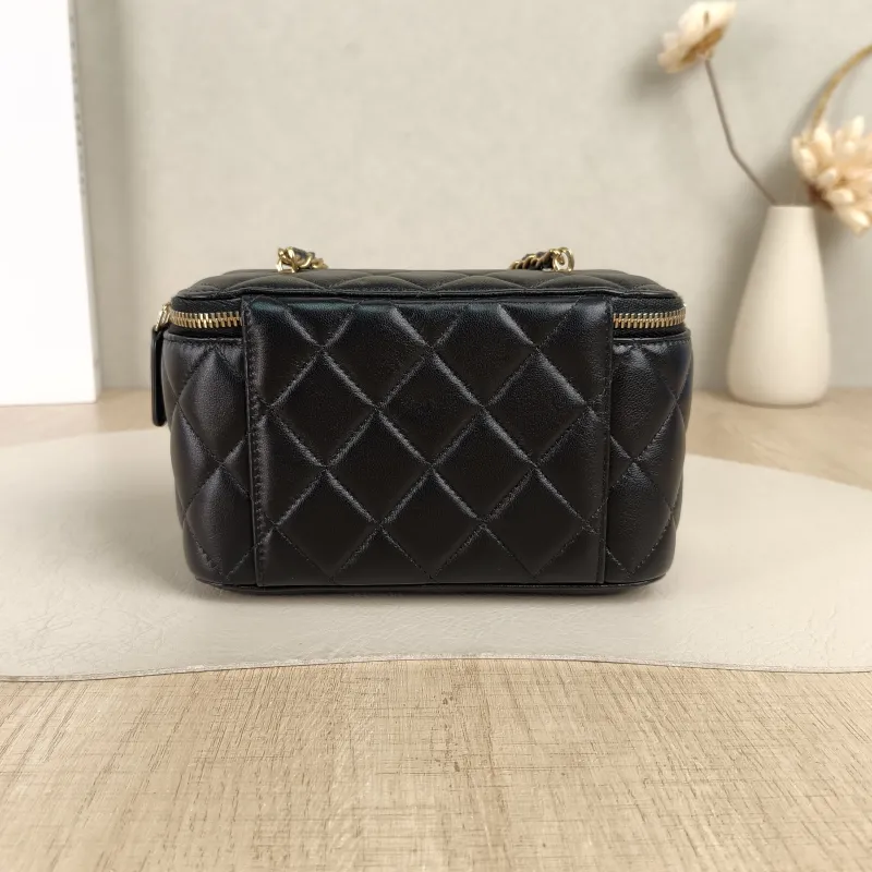 Chanel Crossbody Bag Edition Black Lambskin One Size17 × 8 × 9.5 cm — cover view 2 of 5