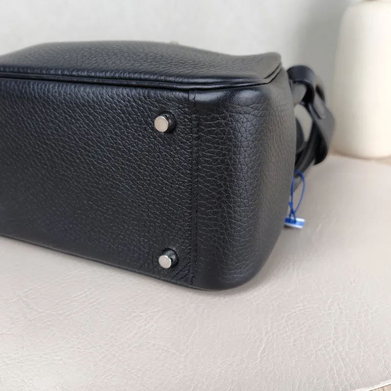 Hermès Crossbody Bag Lindy Mini 19 89Black TC Calfskin Mini 19 × 9.5 × 13 cm K — detail view 4 of 11