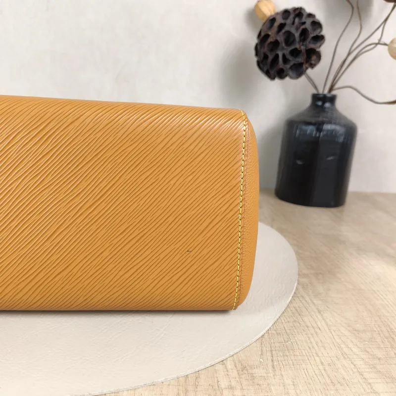 Louis Vuitton Crossbody Bag Marelle Tote Top Handle Bag Epi Embossed Calfskin Medium 30 × 13 × 21 cm — detail view 9 of 12