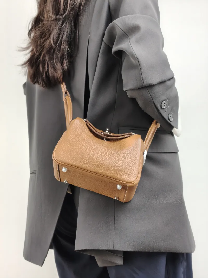 Hermès Crossbody Bag Lindy Mini 19 37 Brown TC Calfskin Mini 19 × 9.5 × 13 cm K — on-model view 2 of 2