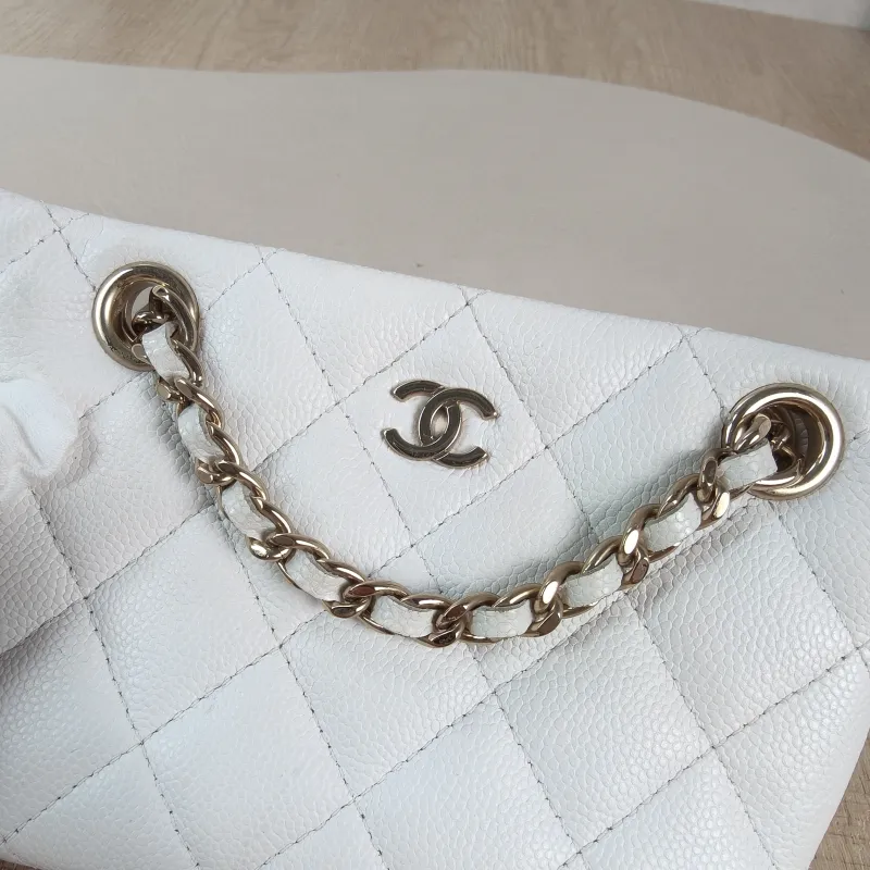 Chanel Shoulder Bag mini tote White Grained Calfskin 15 × 4 × 10 cm — detail view 1 of 10